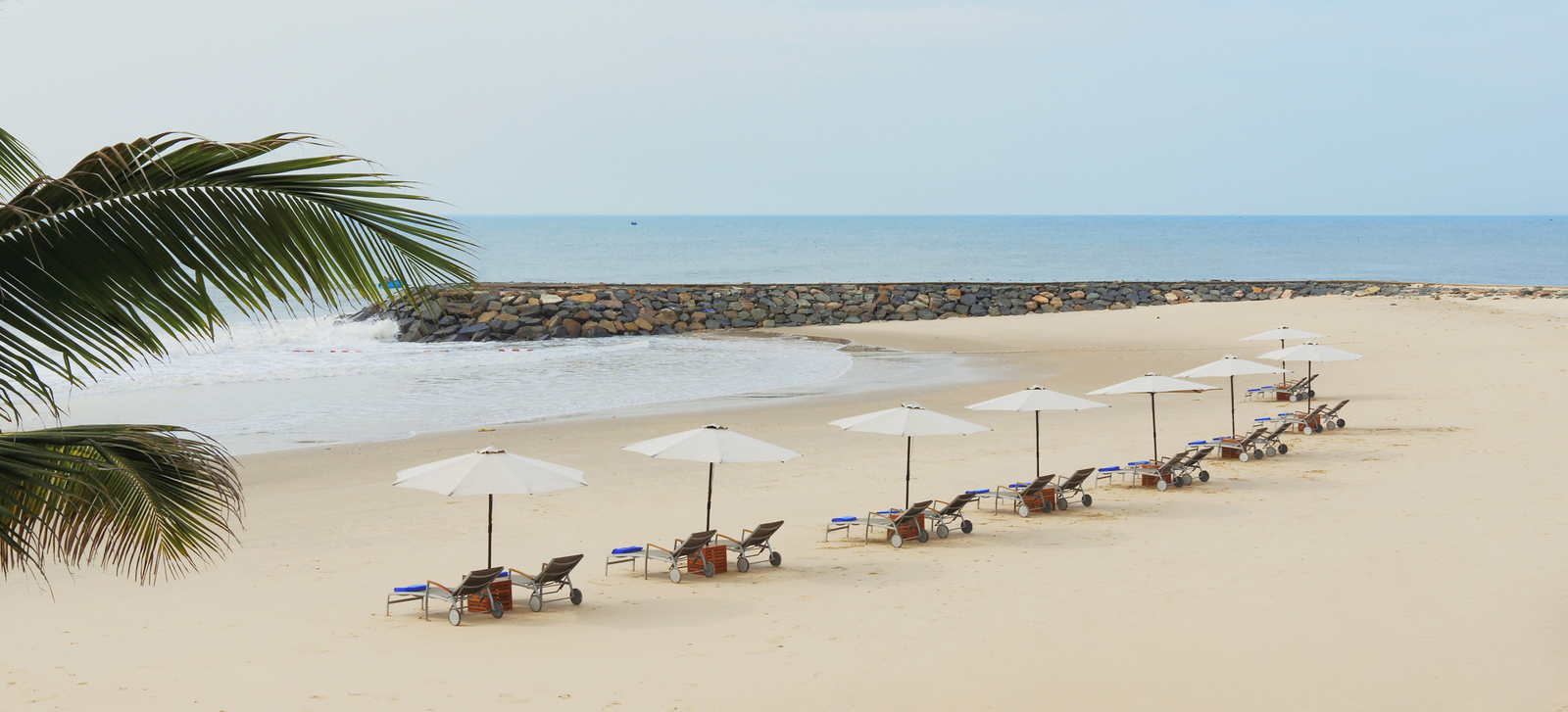 Bãi biển riêng tại The Cliff Resort & Residences
